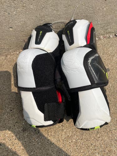 Intermediate Medium Bauer Vapor Hyperlite Elbow Pads (Used)