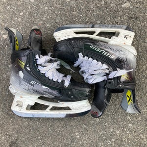 Intermediate Bauer Vapor Hyperlite 2 Hockey Skates |  Size: 4.5 Fit 3