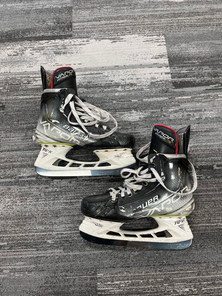 Senior Bauer Vapor Hyperlite Hockey Skates 7.5 (Used)