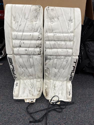 White Intermediate True Catalyst 7X3 Goalie Leg Pads (Used) | 31” +2”