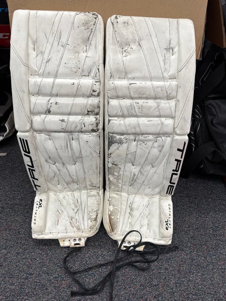 White Intermediate True Catalyst 7X3 Goalie Leg Pads (Used) | 31” +2”