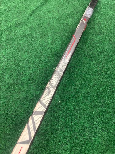 Junior Bauer Vapor 3X Hockey Stick Right Handed P28 (Used)