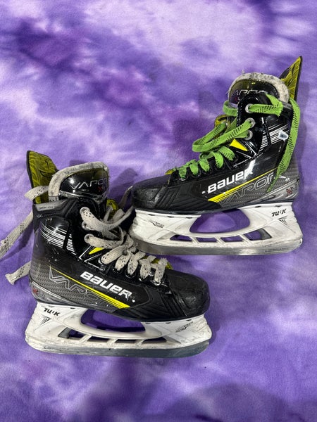 Junior Bauer Vapor X4 Hockey Skates Regular Width Size 3 (Used)