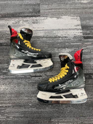 Senior Bauer Vapor X5 Pro Hockey Skates 8 (Used)