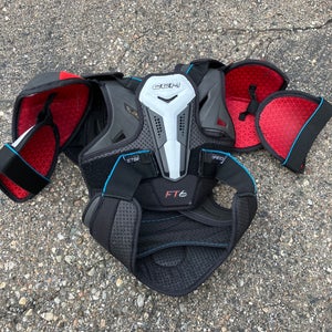 Large Junior CCM JETSPEED FT6 Shoulder Pads (Used)