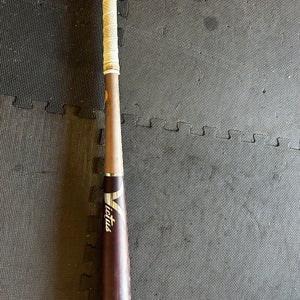 Victus V110 Maple Bat (-3) 30 oz 33" (Used)
