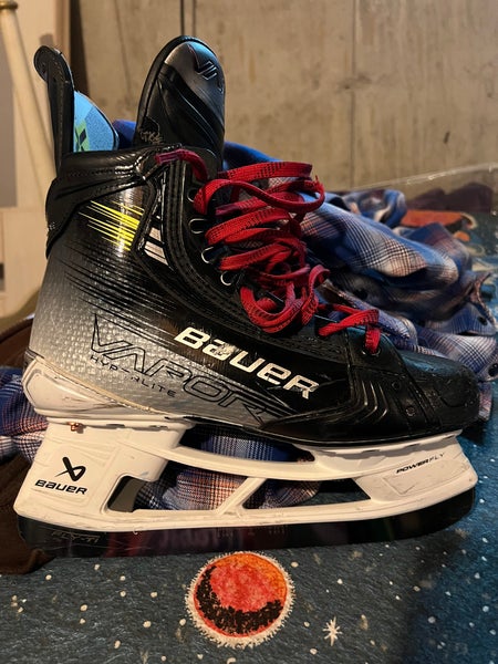 Bauer Vapor Hyperlite 2 Hockey Skates Regular Width  7.5 (Used)