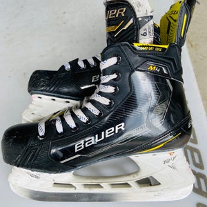 Bauer Supreme M4 Hockey Skates Size 6.5 (Used)