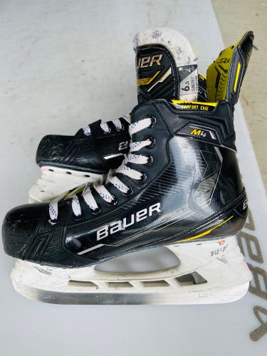 Bauer Supreme M4 Hockey Skates Size 6.5 (Used)