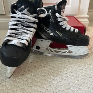 CCM Tacks XF80 Skates regular width Junior size 2