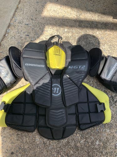 Large/Extra Large  Warrior Ritual GT2 Goalie Chest Protector (Used)