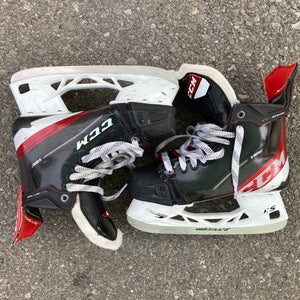 CCM JetSpeed Vibe Hockey Skates Wide Width | Intermediate Size: 6.5