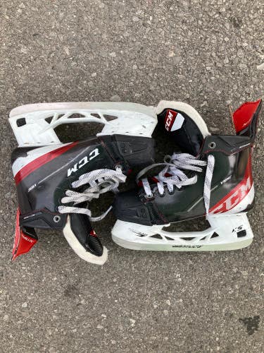 CCM JetSpeed Vibe Hockey Skates Wide Width | Intermediate Size: 6.5