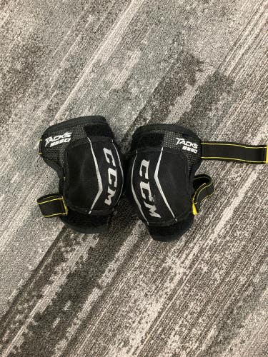 Youth Small CCM Tacks 9550 Elbow Pads (Used)