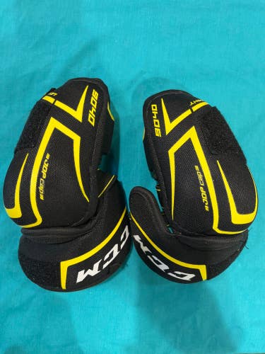 Junior Small CCM Tacks 9040 Elbow Pads (Used)
