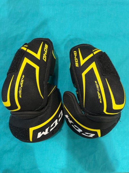 Junior Small CCM Tacks 9040 Elbow Pads (Used)