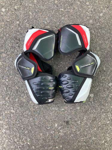 Bauer Vapor Hyperlite Elbow Pads | Intermediate Size: Medium