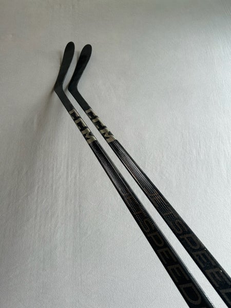 *2 Pack* of New 75 Flex P28 Senior CCM Ribcor Trigger 9 Pro (FT7 Pro Dress) RH Pro Stock Stick