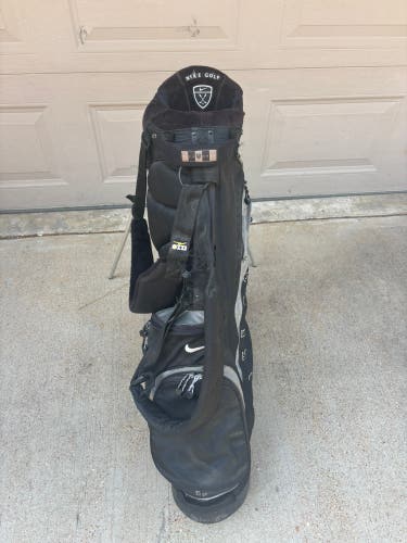 Nike golf bag with stand