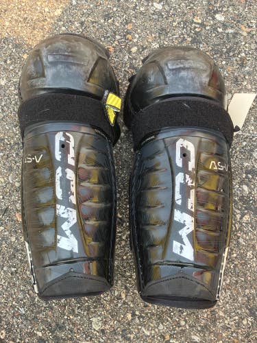 Junior CCM Tacks AS-V Shin Pads 12" (Used)