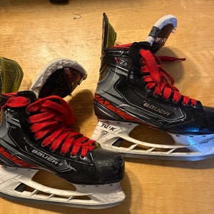 2019 Bauer VaporX 2.9 Hockey Skates Regular Width Pro Stock 7.5 (Used)