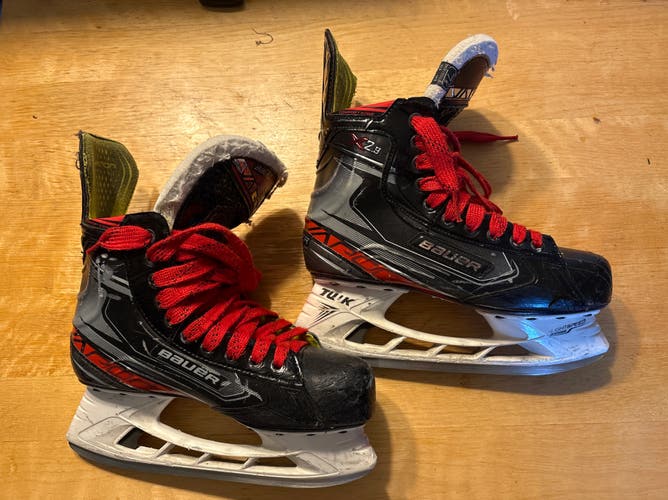 2019 Bauer VaporX 2.9 Hockey Skates Regular Width Pro Stock 7.5 (Used)