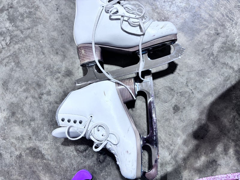 Jackson Ultima Freestyle Figure Skates C Adult 6 (Used)