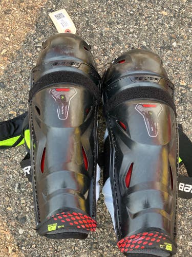 Junior Bauer Vapor Hyperlite Shin Pads 12"