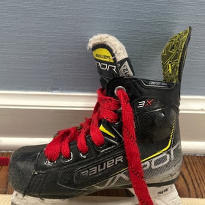 Used Youth Bauer Vapor 3X Hockey Skates Regular Width 12.5