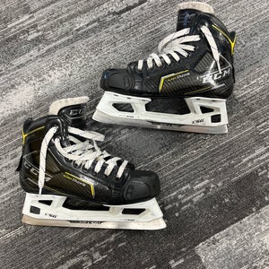 Junior CCM Super Tacks 9370 Hockey Goalie Skates Regular Width Size 3.5 (Used)