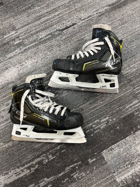 Junior CCM Super Tacks 9370 Hockey Goalie Skates Regular Width Size 3.5 (Used)