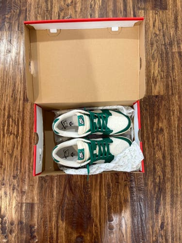 Green Men's Adult Size M 9.5 (W 10.5) Nike Dunk Low Shoes (Used)
