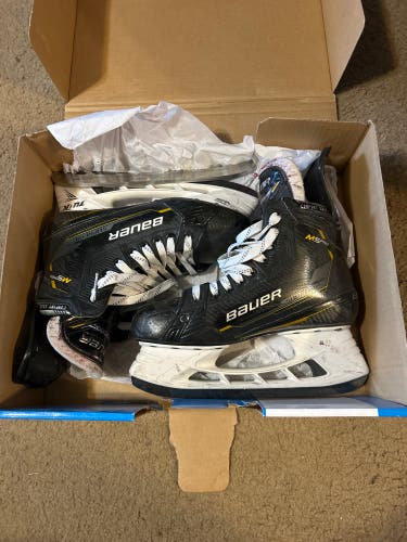 Bauer Supreme M5 Pro Hockey Skates  7 (Used)
