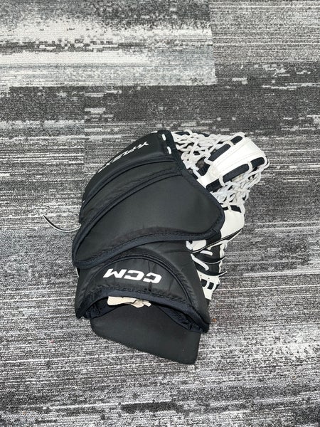 White Youth CCM Yflex Goalie Gloves & Blockers Regular (Used)