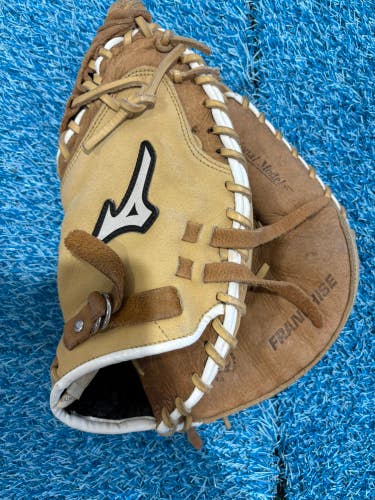 Mizuno Franchise RH Catcher's Baseball Glove 33.5" (Used)