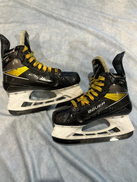 Int Bauer Supreme 3S Pro Hockey Skates Size 4 Fit 2 (Used)