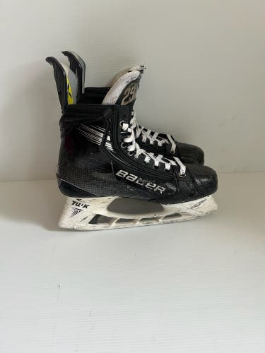 Used R: 9 L: 8.5 Fit 2 Bauer Vapor Hyperlite 2 Pro Stock Hockey Skates
