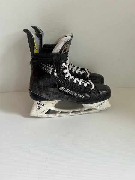Used R: 9 L: 8.5 Fit 2 Bauer Vapor Hyperlite 2 Pro Stock Hockey Skates
