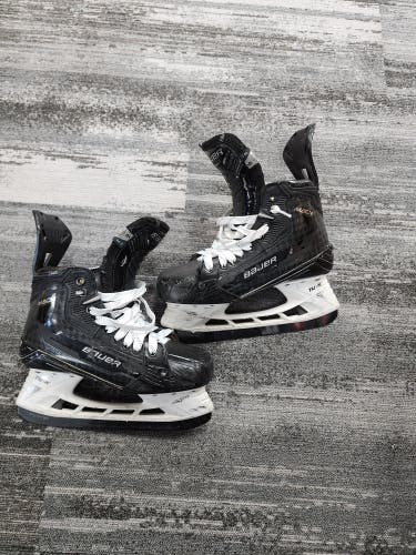 Intermediate Bauer Supreme Mach Hockey Skates 6 (Used)
