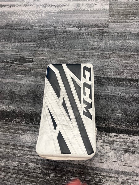 White Youth CCM Extreme Flex E4.5 Goalie