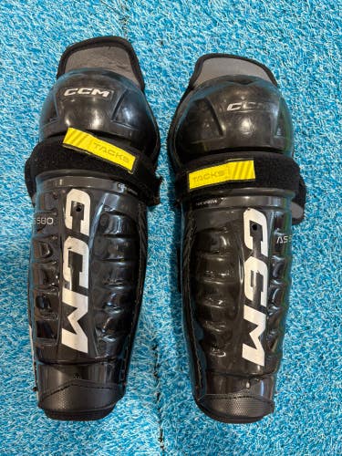Junior CCM AS 580 Shin Pads 11" (Used)