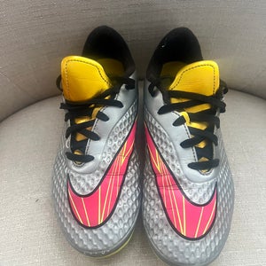 Unisex 4.5Y (Big Kids / Youth) Nike Hypervenoms Cleats (Used)