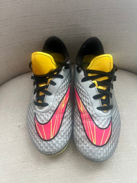 Unisex 4.5Y (Big Kids / Youth) Nike Hypervenoms Cleats (Used)