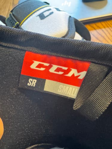 Senior Small CCM Tacks 9060 Elbow Pads (Used)
