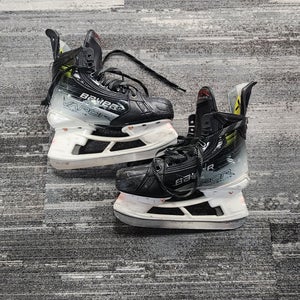 Bauer Vapor Hyperlite 2 Hockey Skates | Intermediate 4 (Fit 3)