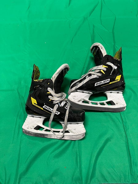 Junior Bauer Supreme M4 Hockey Skates Regular Width Size 1 (Used)