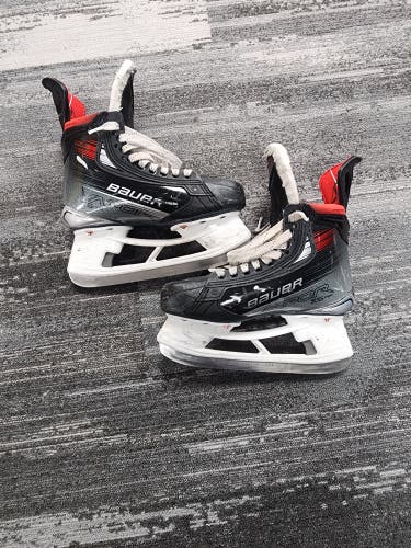 Junior Bauer Vapor X5 Pro Hockey Skates Regular Width Size 3 (Used)