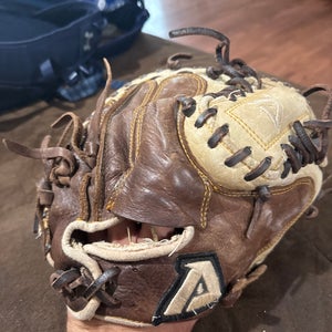 2011 Akadema RH Catcher's AGC 98 Baseball Glove 32" (Used)