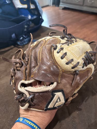 2011 Akadema RH Catcher's AGC 98 Baseball Glove 32" (Used)