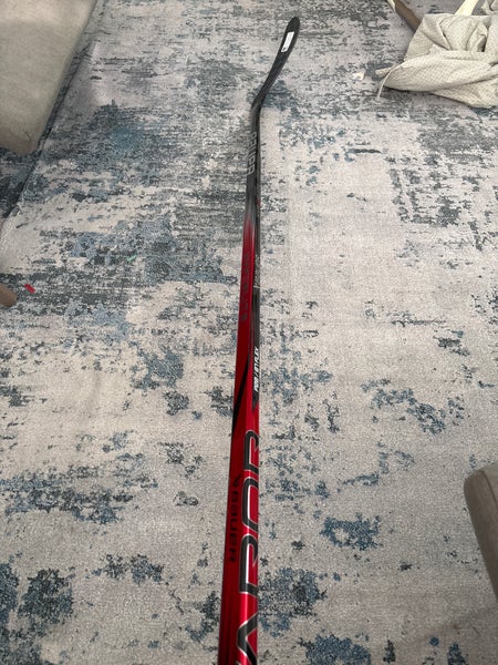 Senior Bauer Vapor Hyperlite 2 Right Handed Hockey Stick P28  (New)